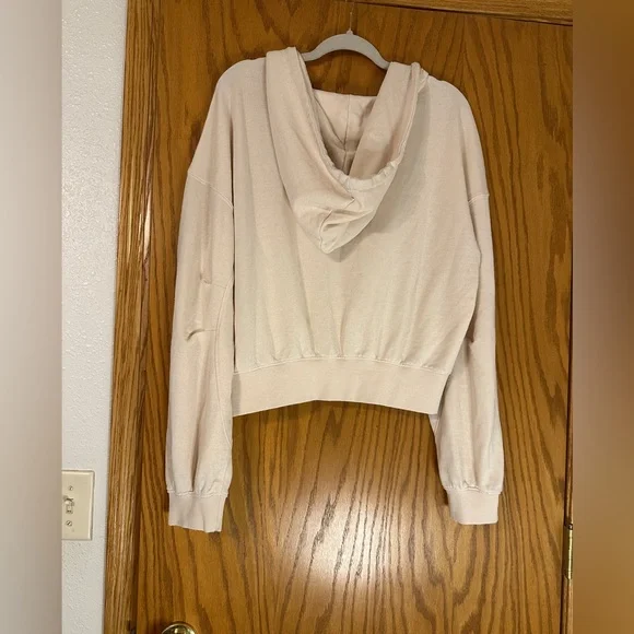 Free People Movement Playbook Cream Cropped Hoodie - NWT - Size M - Picture 3 of 11